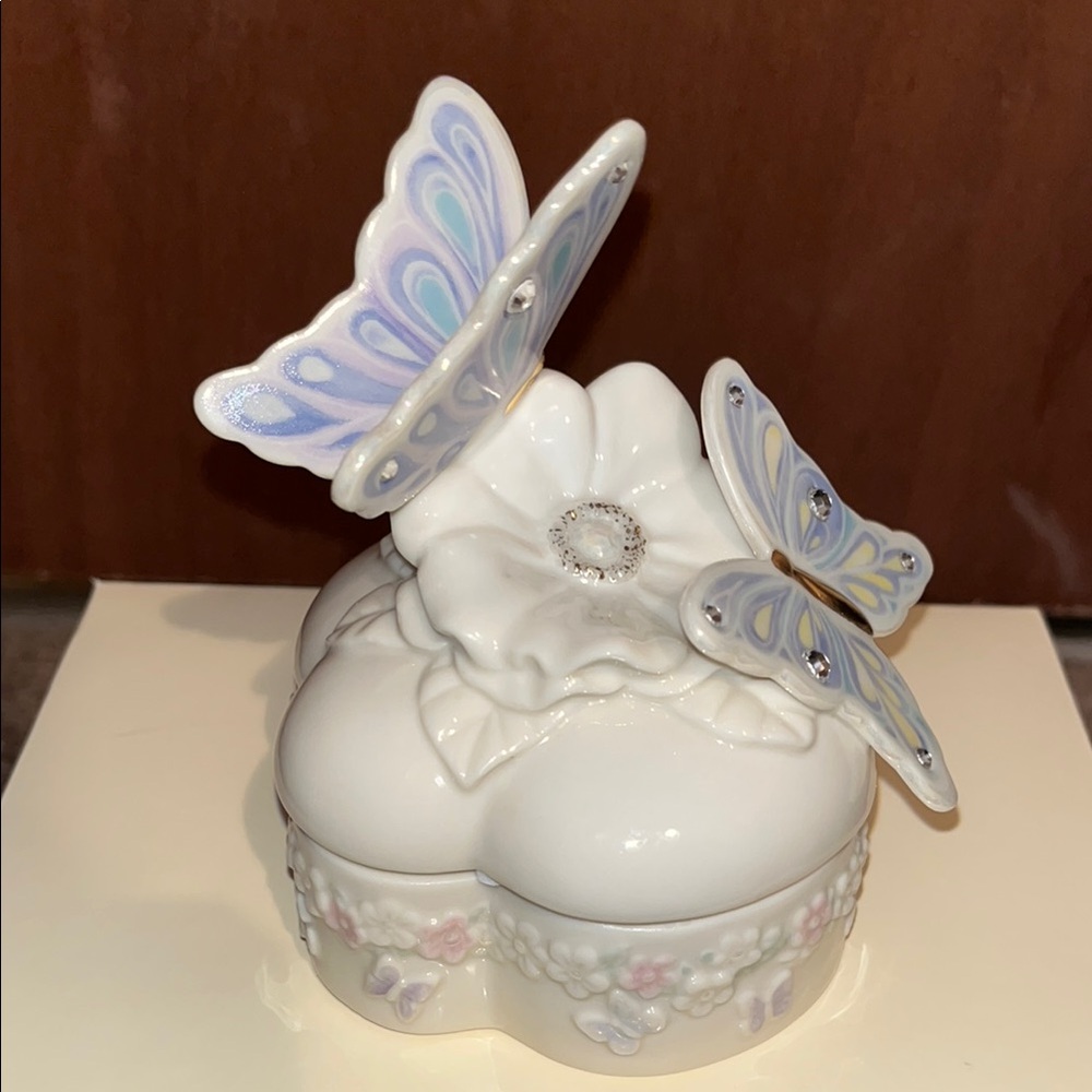 Lenox Collection “Wings of Splendor” Butterfly Porcelain Music Box
